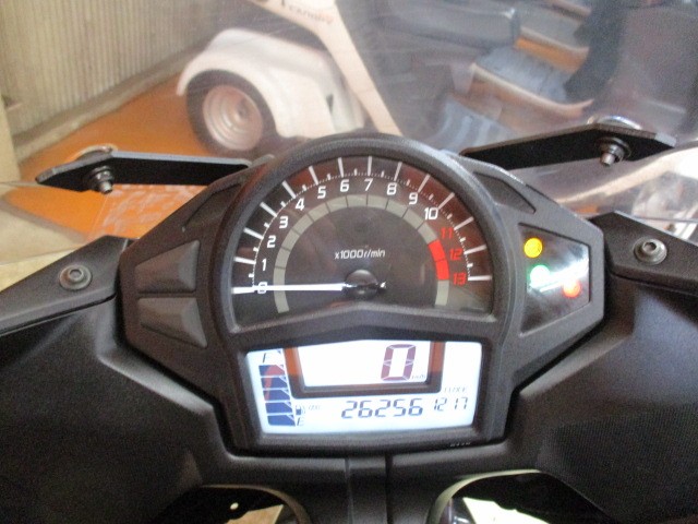 走行も２６２５６ｋｍのまだまだの一台！このモデルのＮＩＮＪＡはタコメーターがアナログで加速感がある！